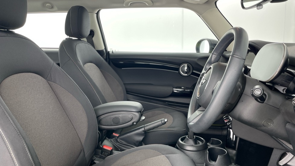 Mini Hatch 1.5L Cooper Exclusive Yellow #11