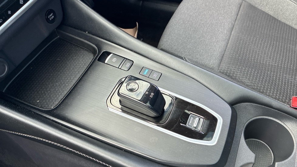 Nissan Qashqai E-power Tekna Red #13