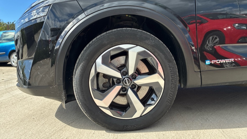 Nissan Qashqai E-power Tekna Red #7