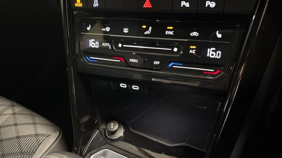 Volkswagen T-Roc R Black #36