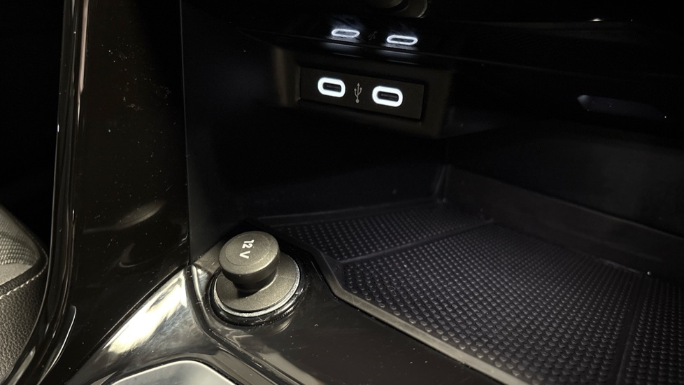 Volkswagen T-Roc R Black #37