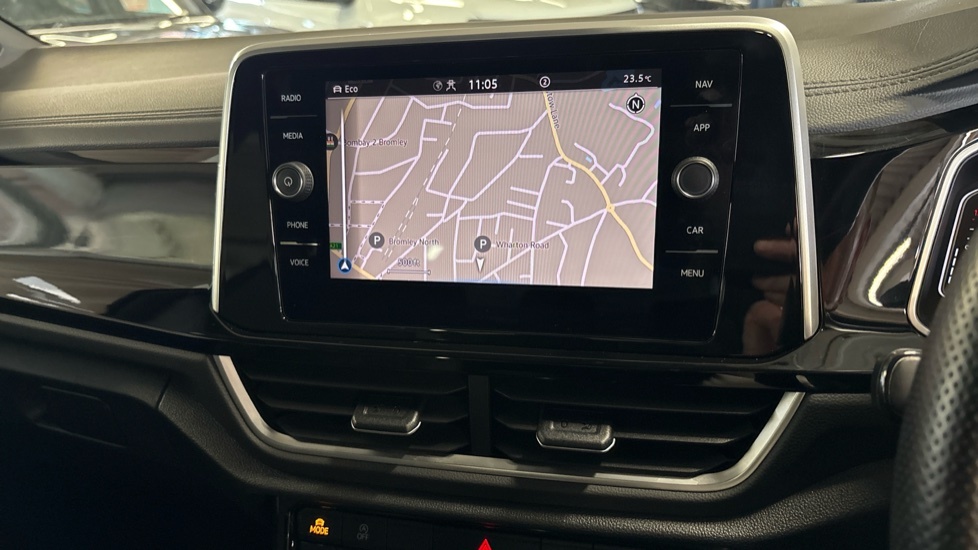 Volkswagen T-Roc R Black #32