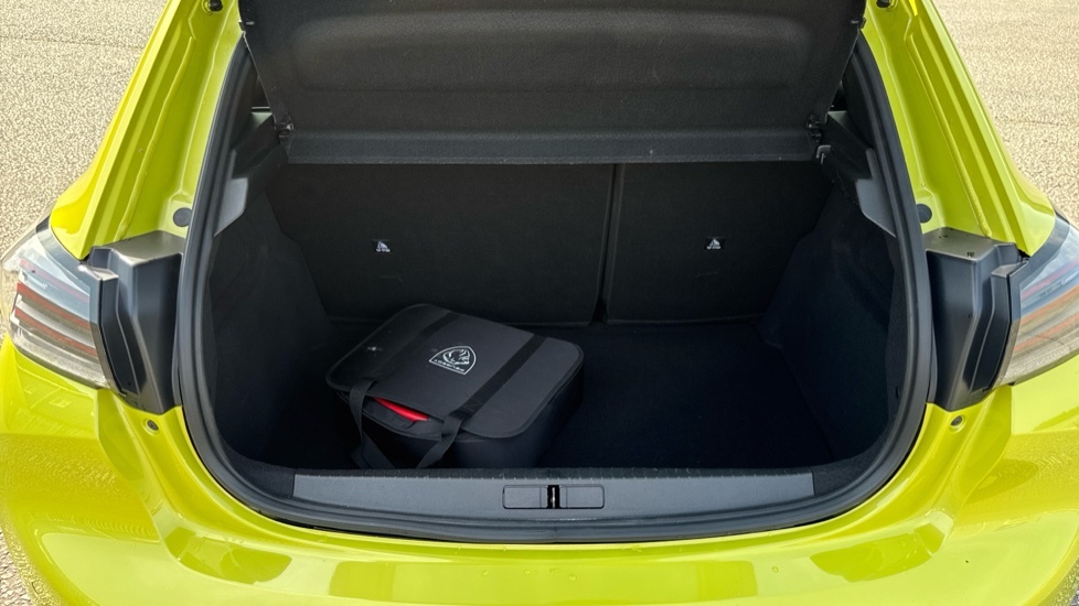 Peugeot e-208 Style Yellow #4
