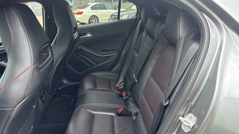 Mercedes-Benz GLA Class Gla 200 Se Executive Blue #16