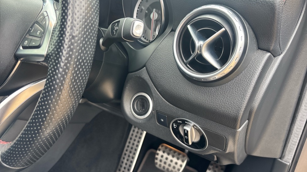 Mercedes-Benz GLA Class Gla 200 Se Executive Blue #35