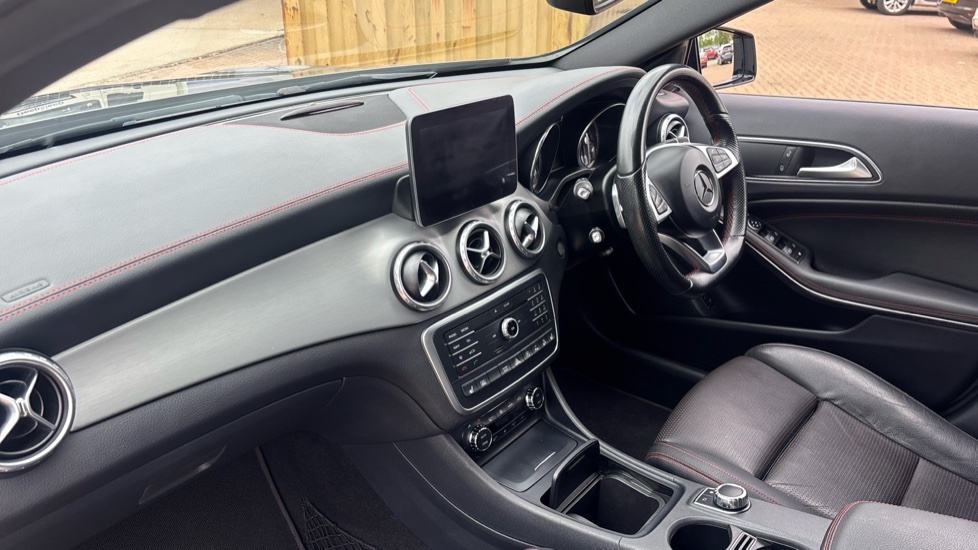 Mercedes-Benz GLA Class Gla 200 Se Executive Blue #9