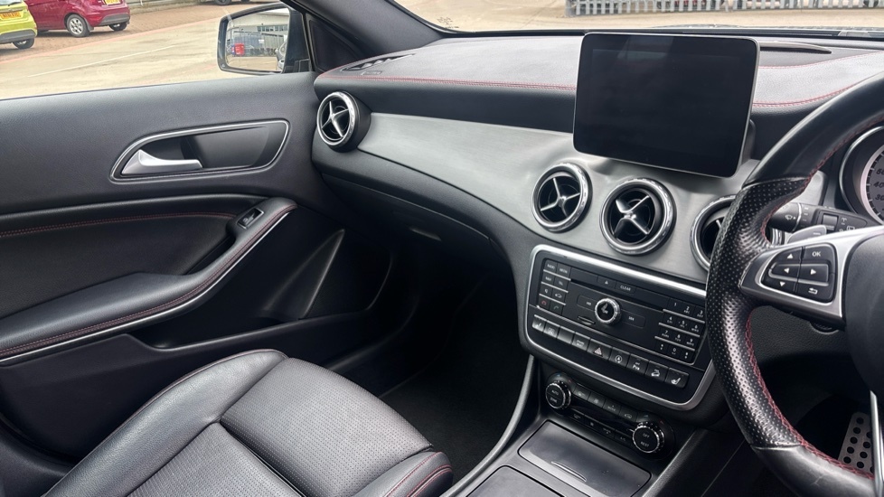 Mercedes-Benz GLA Class Gla 200 Se Executive Blue #14