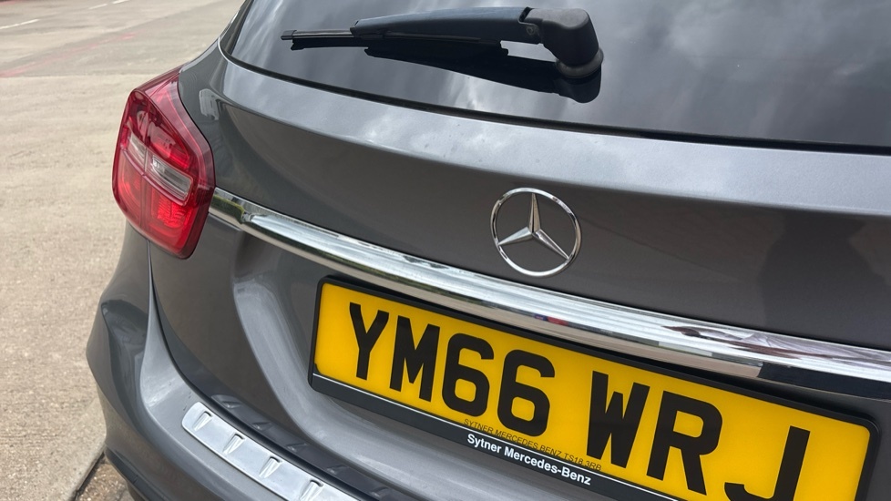 Mercedes-Benz GLA Class Gla 200 Se Executive Blue #24