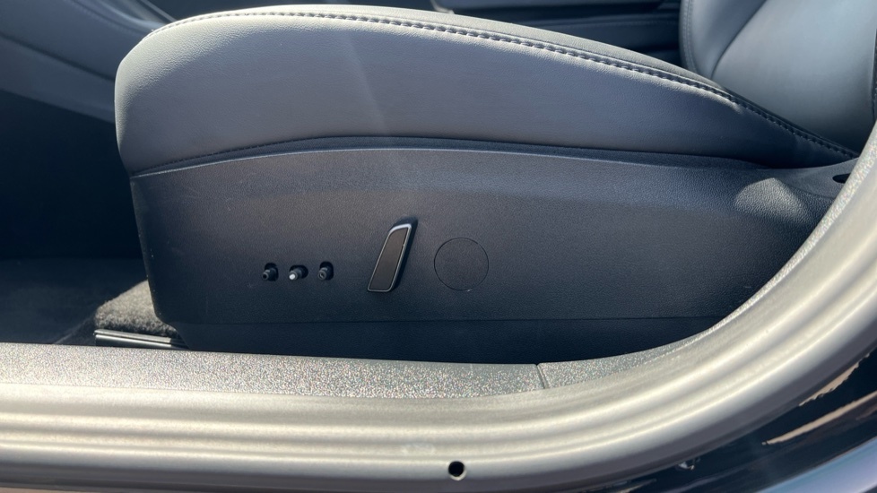 Tesla Model 3 Dual Motor Long Range Saloon 4 White #46