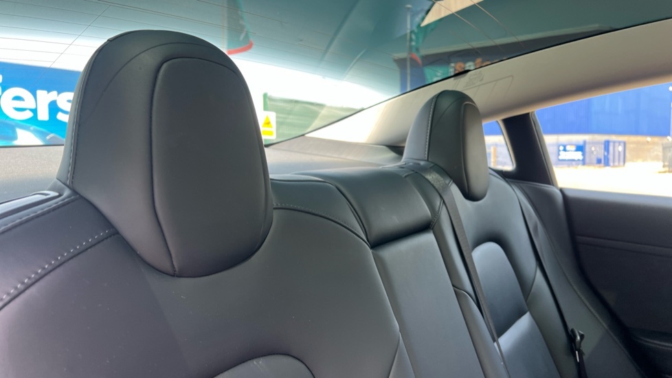 Tesla Model 3 Dual Motor Long Range Saloon 4 White #42