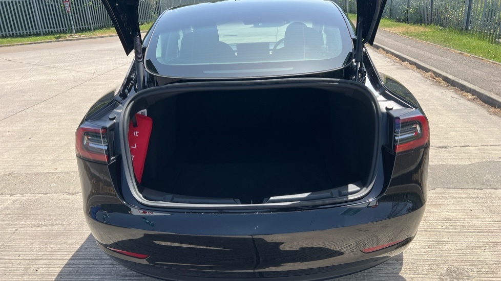 Tesla Model 3 Saloon Black #4