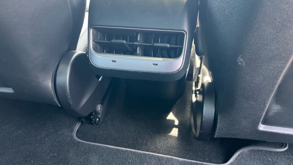 Tesla Model 3 Dual Motor Long Range Saloon 4 White #41