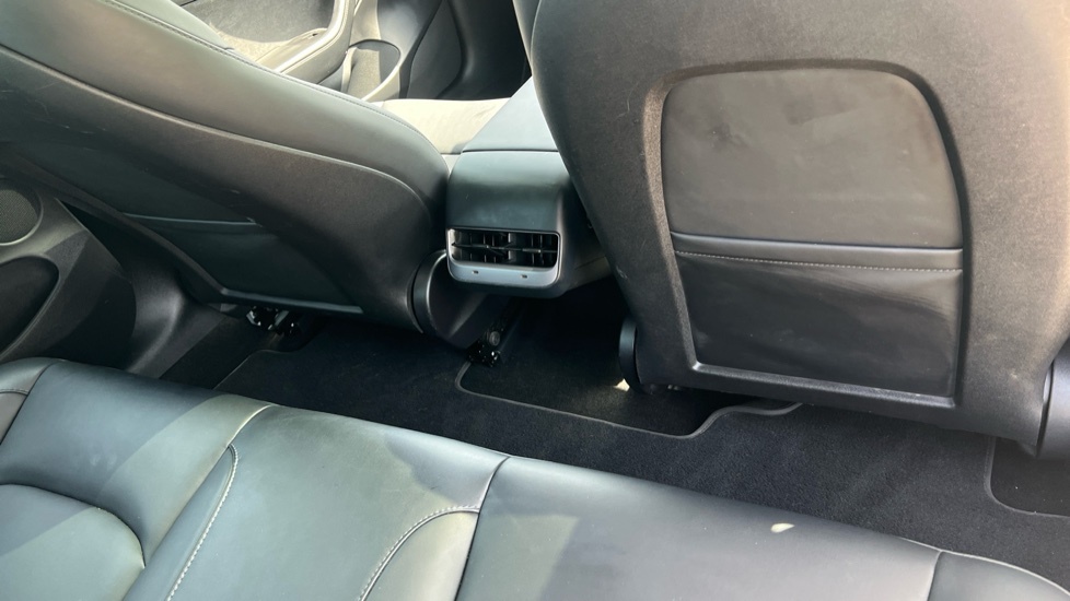 Tesla Model 3 Dual Motor Long Range Saloon 4 White #40