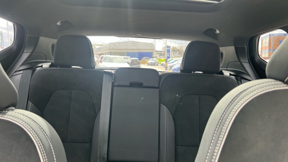 Volvo XC40 Plus White #15