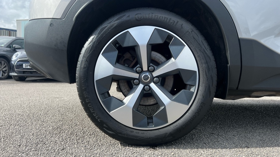 Volvo XC40 Plus White #7