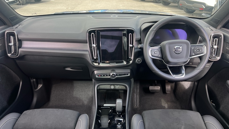 Volvo XC40 Plus White #10