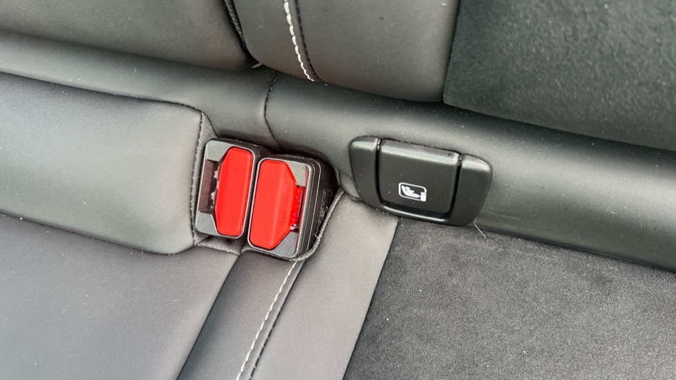 Volvo XC40 Plus White #17