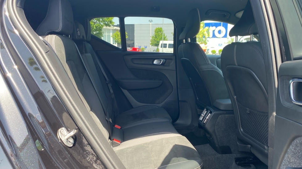 Volvo XC40 Plus Black Edition MJ75HZY Black #6