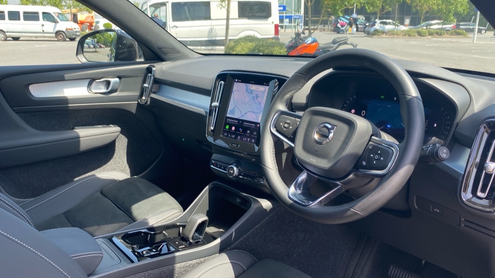 Volvo XC40 Plus Black Edition MJ75HZY Black #4