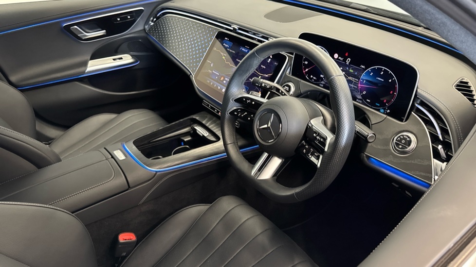 Mercedes-Benz E Class E200 Exclusive Premium 9G-tronic Black #11