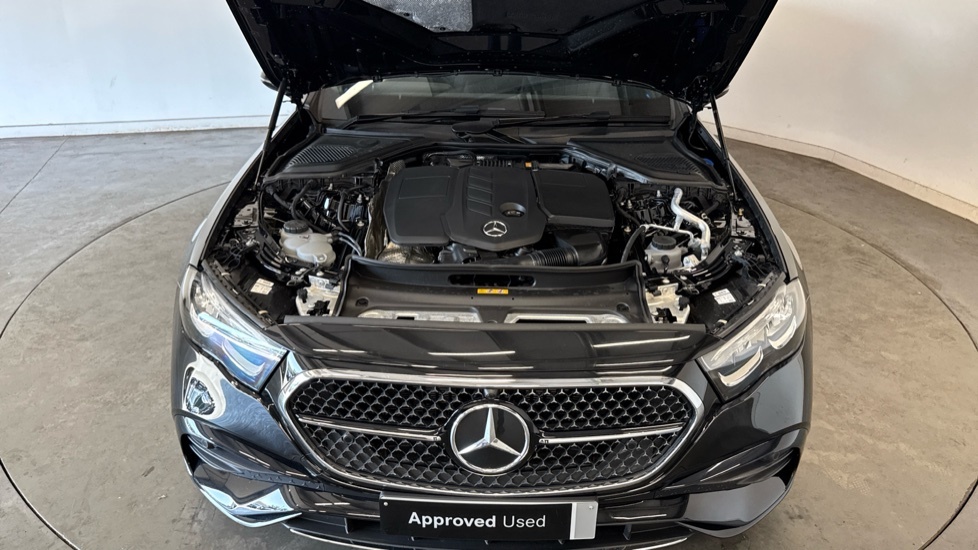 Mercedes-Benz E Class E200 Exclusive Premium 9G-tronic Black #8