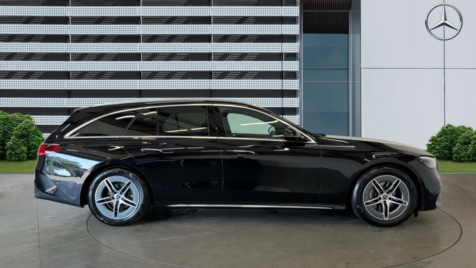 Mercedes-Benz E Class E200 Exclusive Premium 9G-tronic Black #5