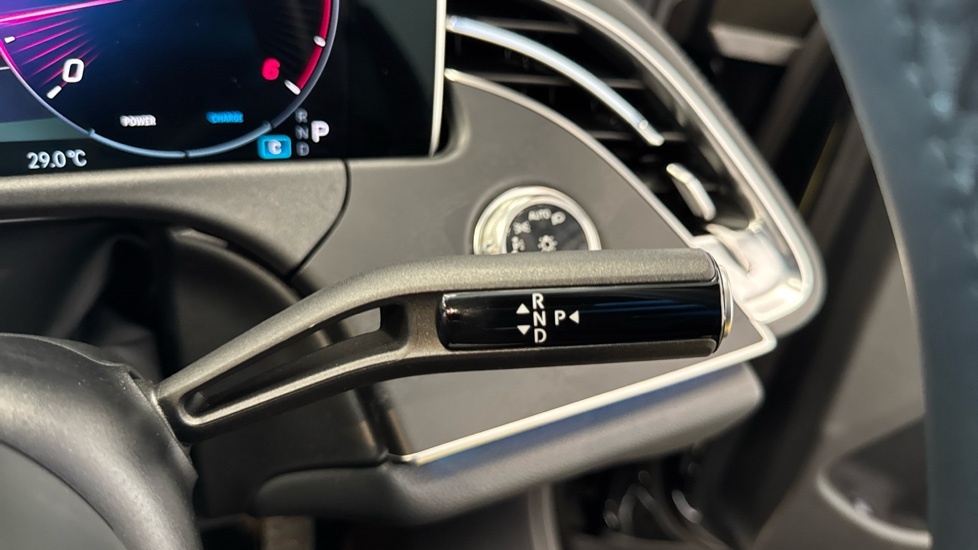 Mercedes-Benz E Class E200 Exclusive Premium 9G-tronic Black #23