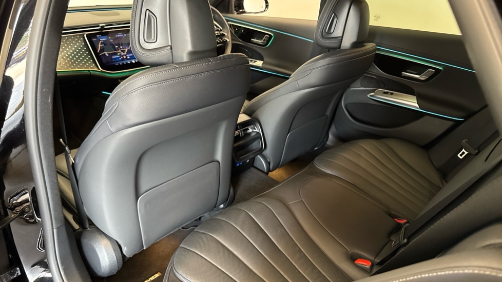 Mercedes-Benz E Class E200 Exclusive Premium 9G-tronic Black #16