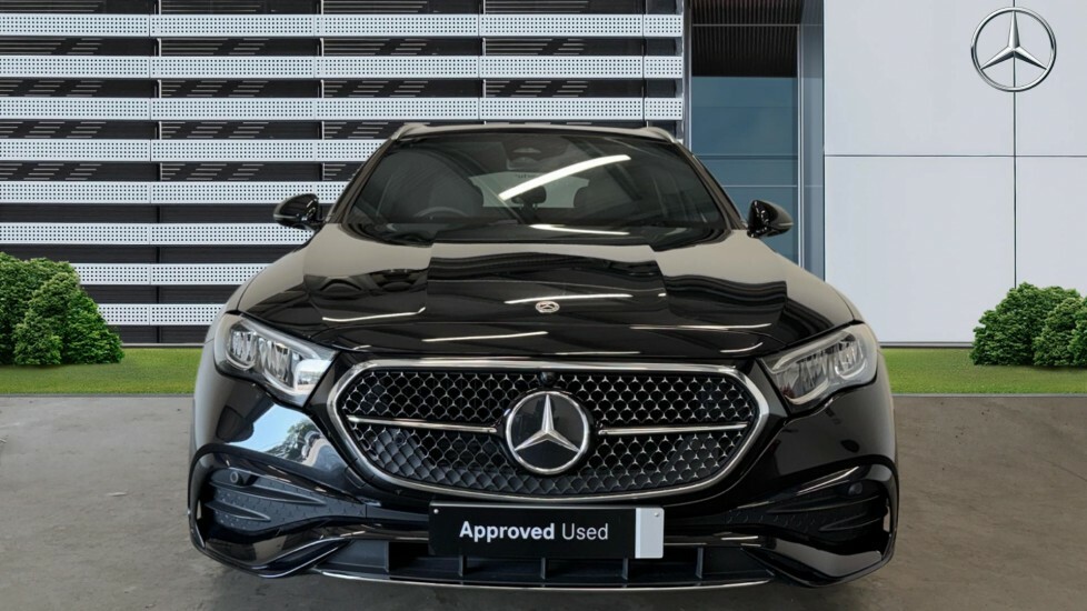 Mercedes-Benz E Class E200 Exclusive Premium 9G-tronic Black #3