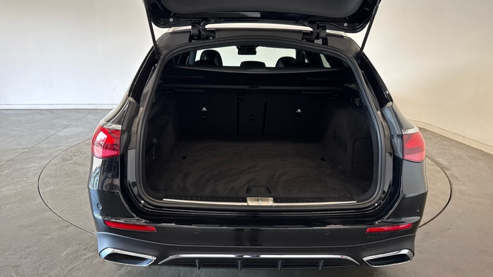 Mercedes-Benz E Class E200 Exclusive Premium 9G-tronic Black #4