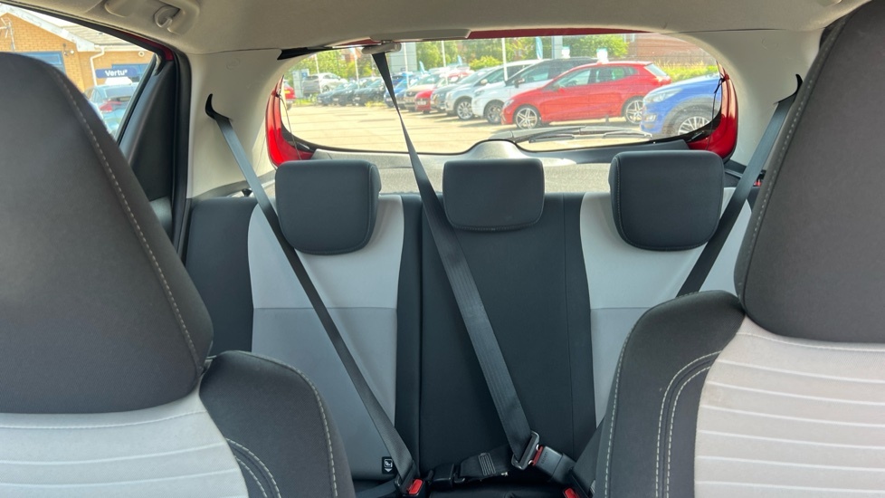 Toyota Yaris Vvt-i Icon Tech Red #15