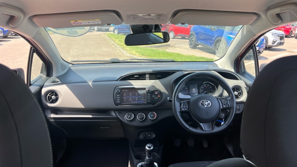 Toyota Yaris Vvt-i Icon Tech Red #10