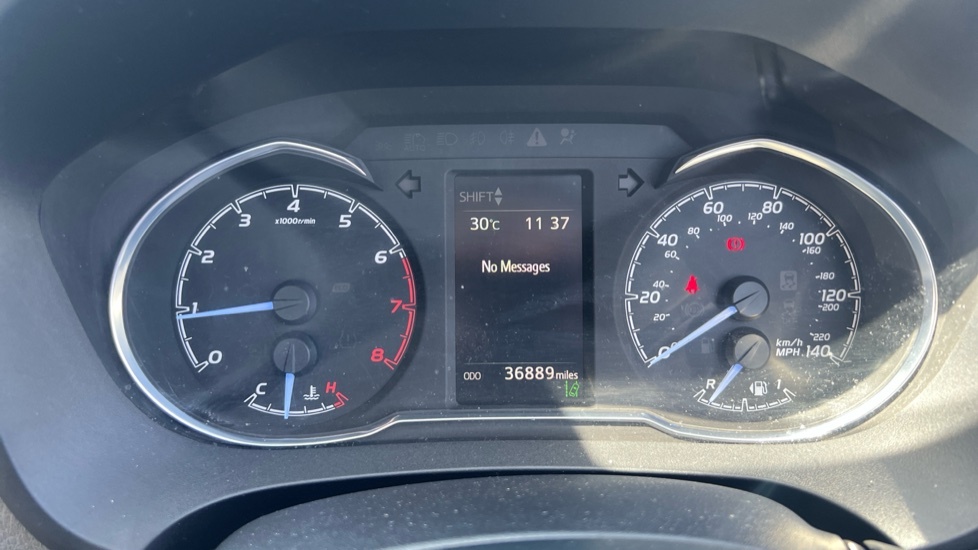 Toyota Yaris Vvt-i Icon Tech Red #18