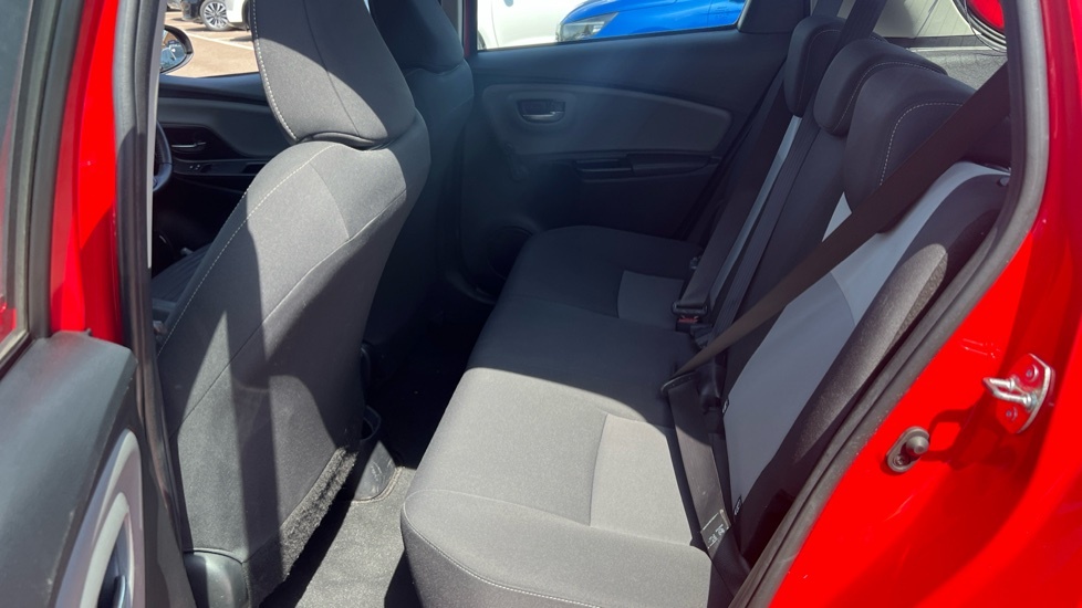 Toyota Yaris Vvt-i Icon Tech Red #16