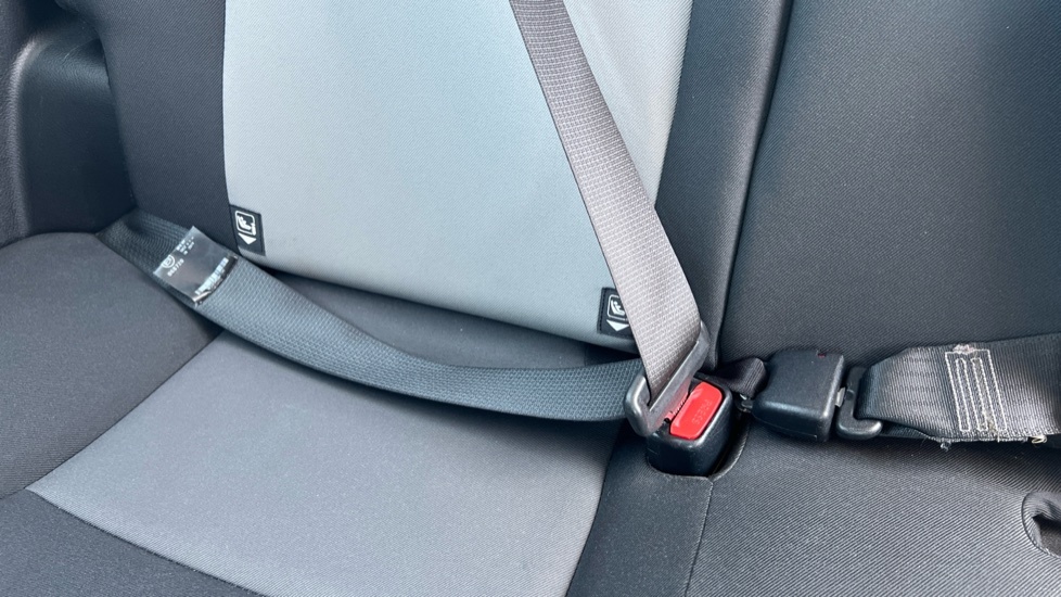 Toyota Yaris Vvt-i Icon Tech Red #17