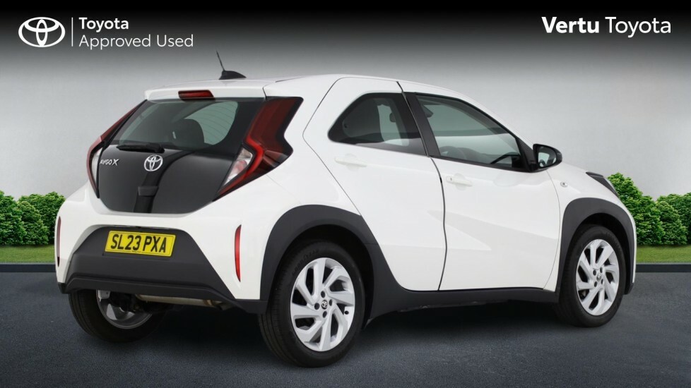 Toyota Aygo X Pure White #2