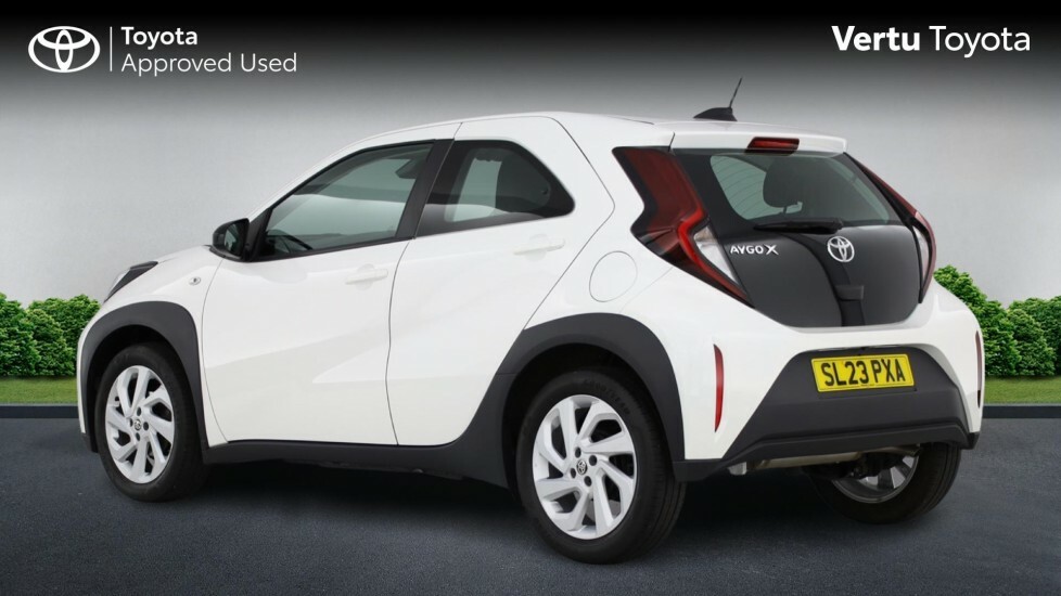 Toyota Aygo X Pure White #4