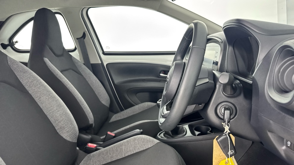 Toyota Aygo X Exclusive Green #12