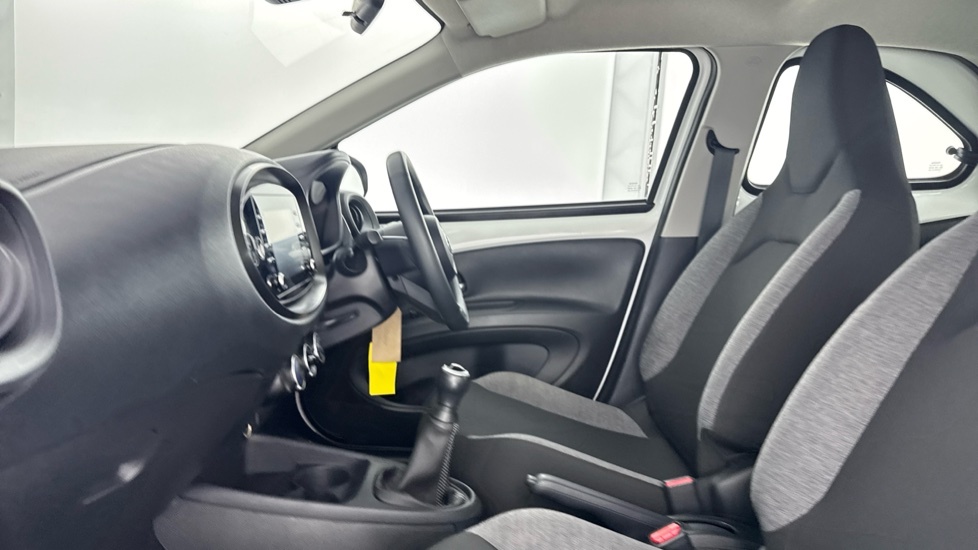 Toyota Aygo X Pure White #5
