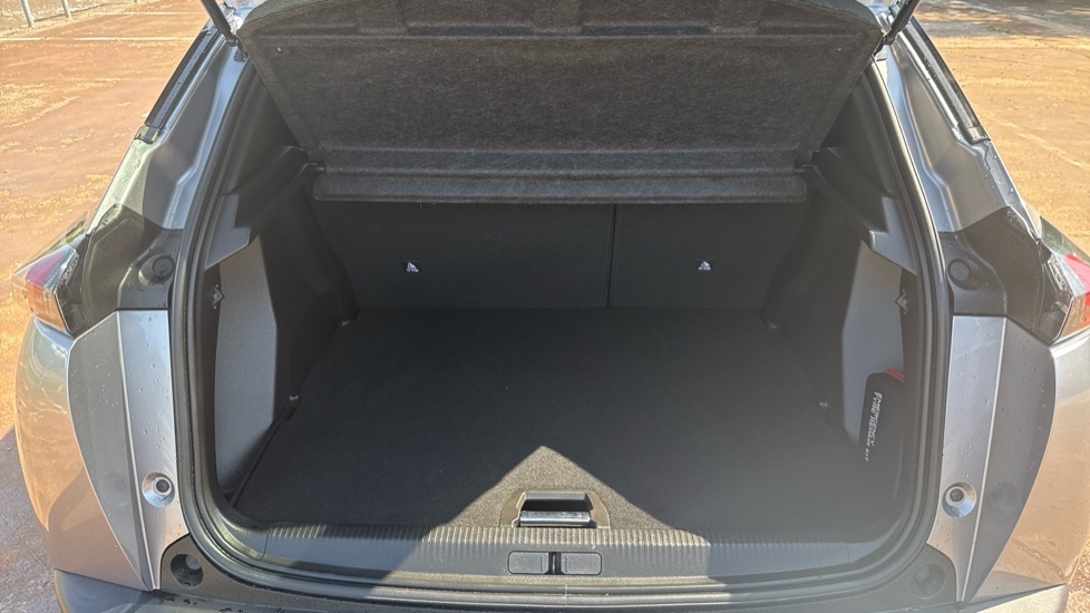 Peugeot e-2008 Allure Premium Grey #4