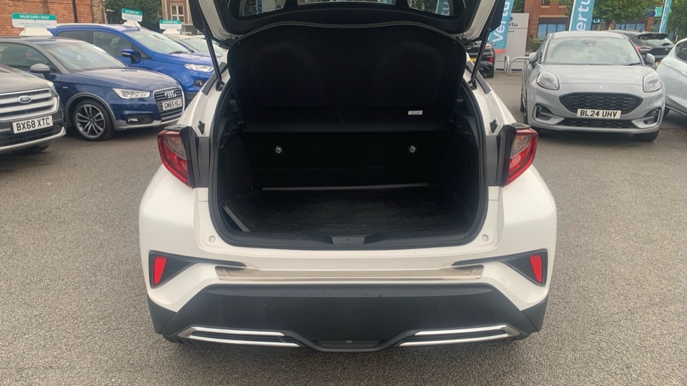 Toyota C-Hr Design White #4