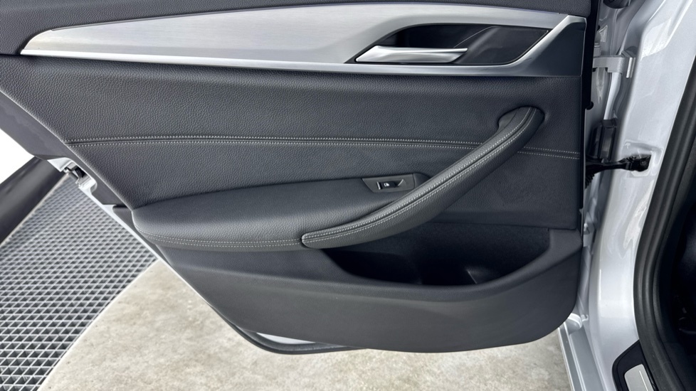 BMW 5 Series 530E M Sport Black #42