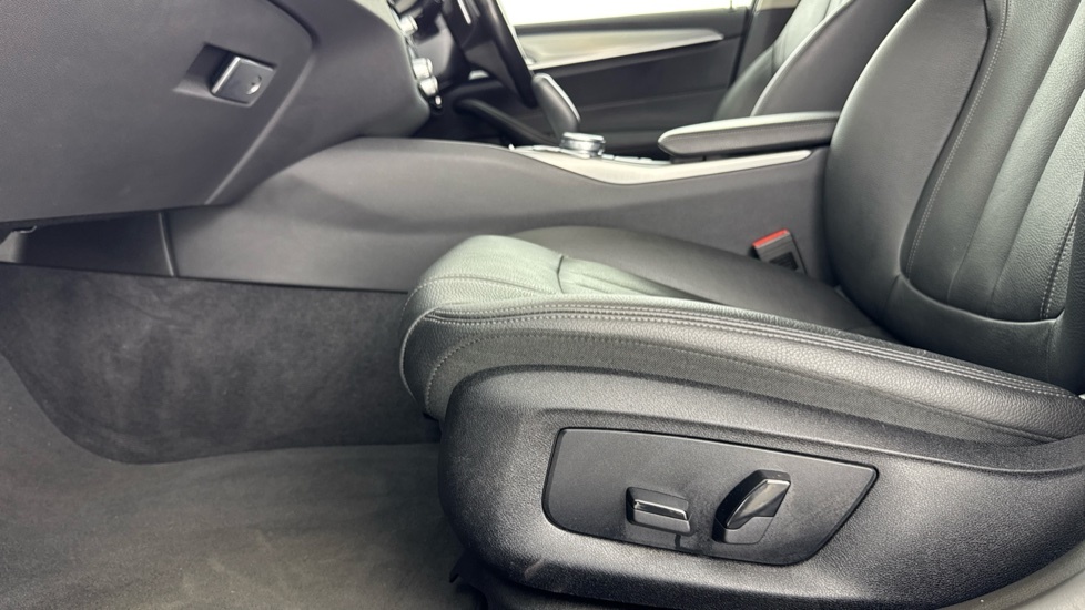 BMW 5 Series 530E M Sport Black #34