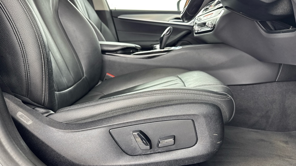 BMW 5 Series 530E M Sport Black #45