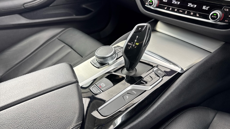 BMW 5 Series 530E M Sport Black #10