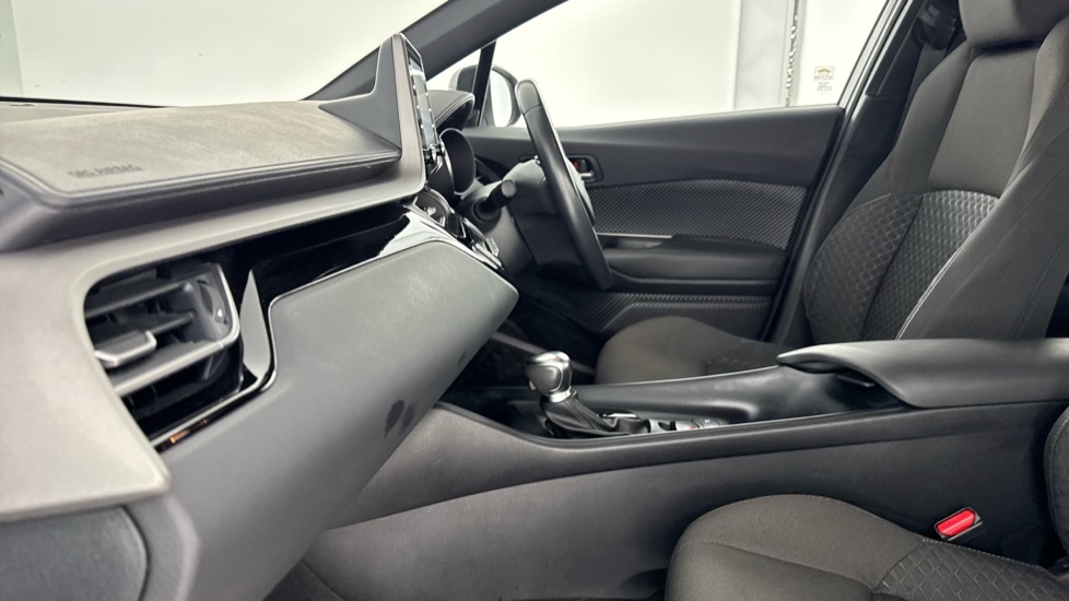 Toyota C-Hr Suv #5