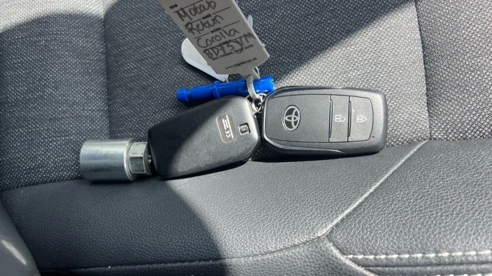Toyota Corolla 1.8 Hybrid Excel Cvt White #20