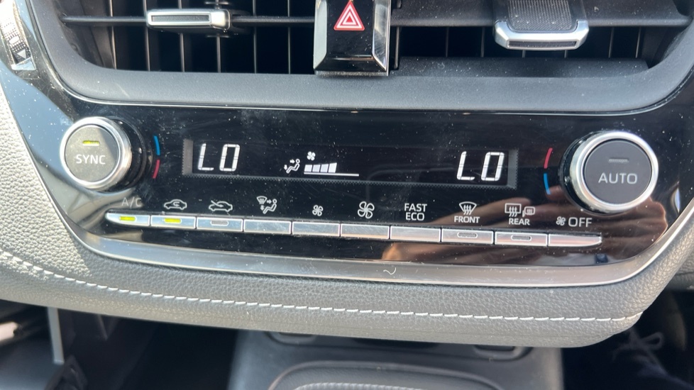 Toyota Corolla 1.8 Hybrid Excel Cvt White #30