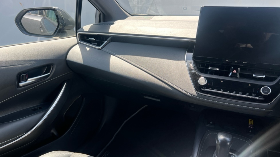 Toyota Corolla 1.8 Hybrid Excel Cvt White #14