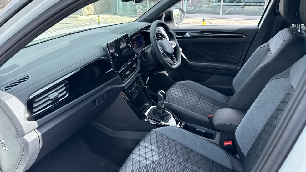 Volkswagen T-Roc Black Edition Plus Black #2